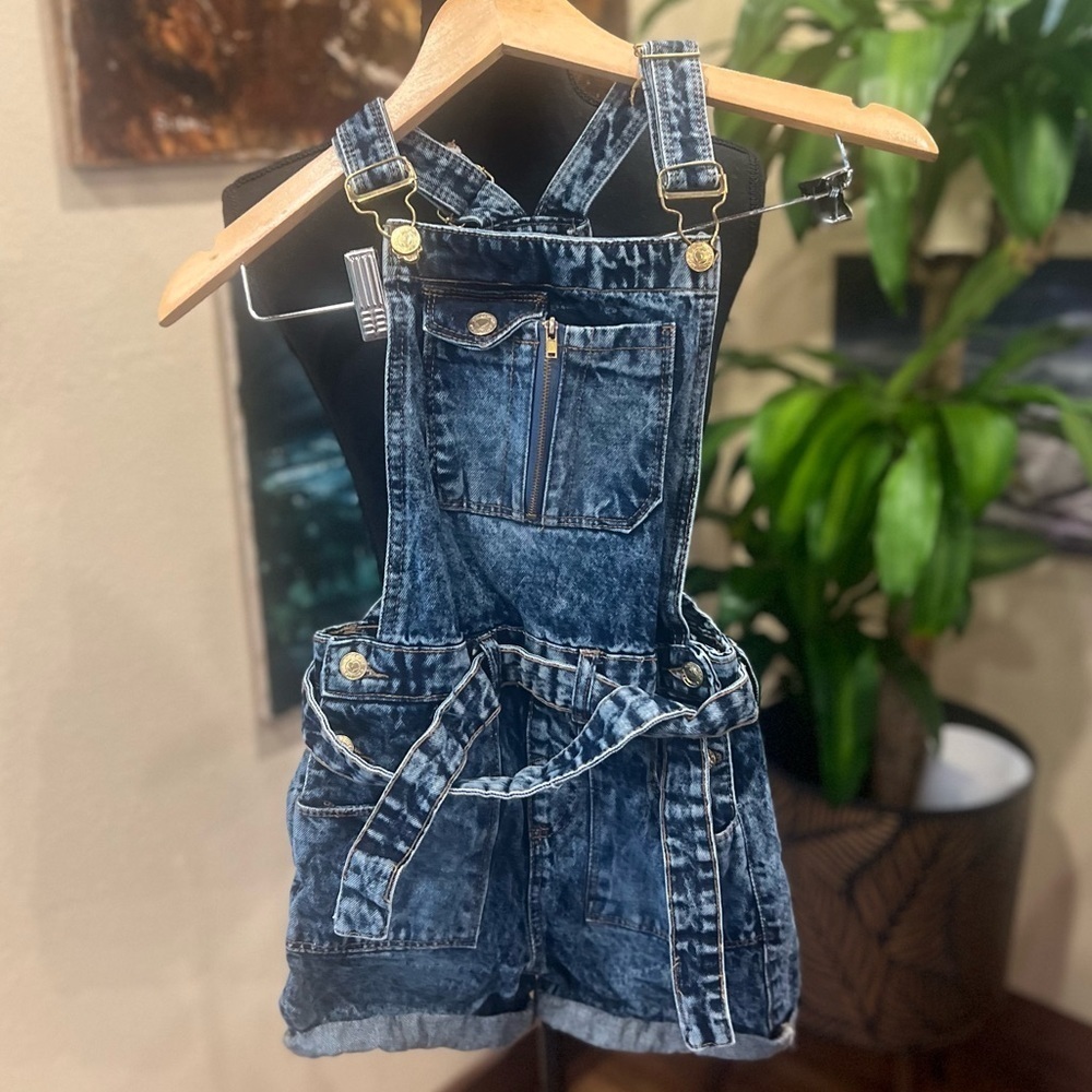 Chillipop overall shorts size 7/8 in GUC